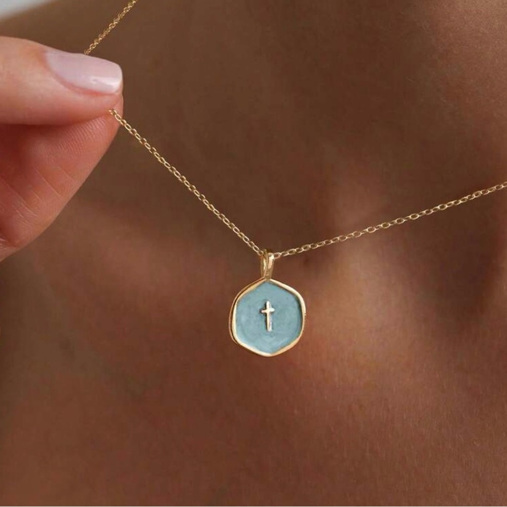 Fashion Gold and stunning Blue Cross Pendant Necklace NWOT
